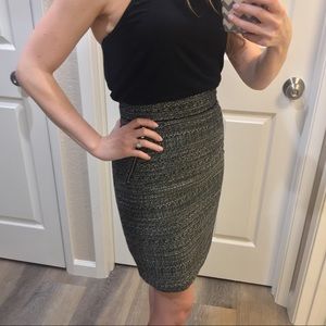 H&M women’s lined mini skirt size 6/36 runs small.